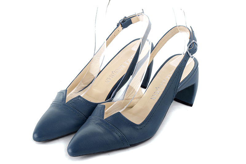 Denim blue women's slingback shoes. Tapered toe. Medium comma heels. Front view - Florence KOOIJMAN